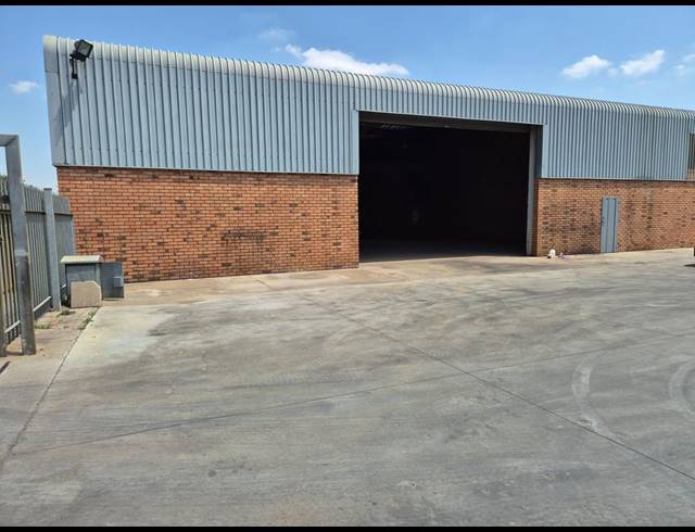 525M² WAREHOUSE TO LET IN BRENTWOOD PARK